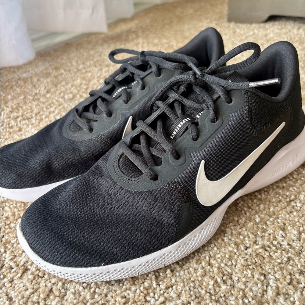 Nike Flex Experience Run Black/White Running Shoes